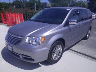 Used 2013 Chrysler Town & Country Touring in Overland Park, Kansas