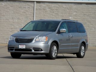 Used 2015 Chrysler Town & Country Touring in Glen Carbon, Illinois