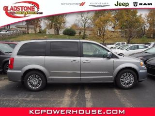 Used 2016 Chrysler Town & Country Touring in Gladstone, Missouri