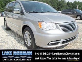 Used 2016 Chrysler Town & Country Touring in Cornelius, North Carolina
