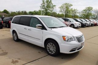 Used 2016 Chrysler Town & Country Touring in Columbia, Illinois