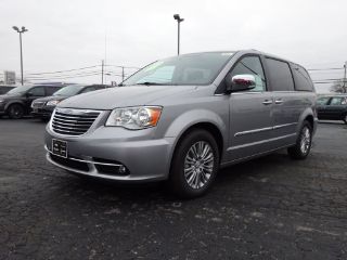 Used 2016 Chrysler Town & Country Touring in Washington Court House, Ohio