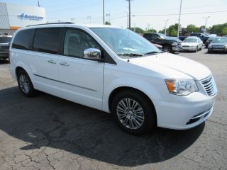 Used 2014 Chrysler Town & Country Touring in Sterling Heights, Michigan
