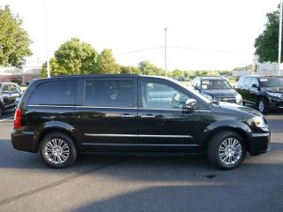 Used 2013 Chrysler Town & Country Touring in Brooklyn Park, Minnesota