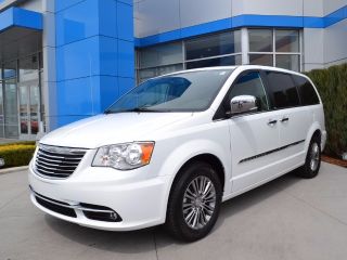 Used 2014 Chrysler Town & Country Touring in Clinton Township, Michigan