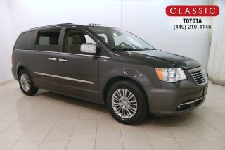 Used 2016 Chrysler Town & Country Touring in Mentor, Ohio
