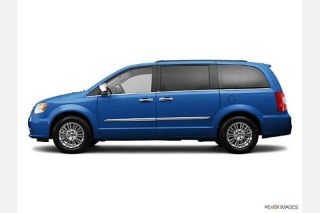 Used 2013 Chrysler Town & Country Touring in Oelwein, Iowa