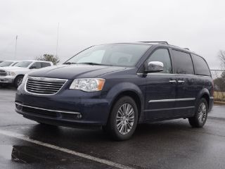 Used 2014 Chrysler Town & Country Touring in Clinton Township, Michigan