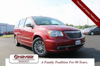 Used 2016 Chrysler Town & Country Touring in Sauk City, Wisconsin