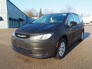 Used 2017 Chrysler Pacifica Touring in Austintown, Ohio