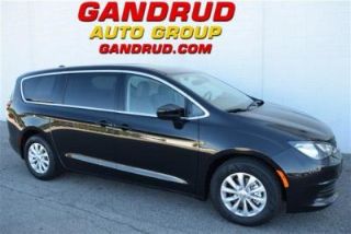 Used 2017 Chrysler Pacifica Touring in Green Bay, Wisconsin