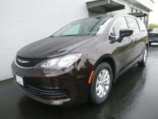 Used 2017 Chrysler Pacifica Touring in Warren, Oregon
