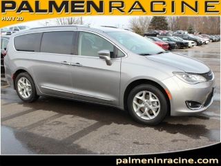 Used 2017 Chrysler Pacifica Touring-L in Racine, Wisconsin