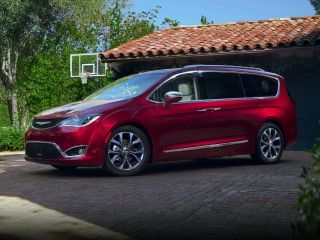 Used 2017 Chrysler Pacifica Touring-L Plus in Des Moines, Iowa