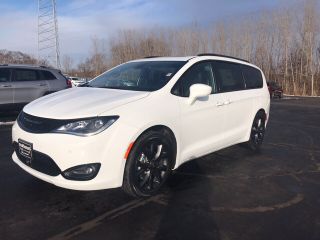Used 2018 Chrysler Pacifica Touring-L in Marion, Ohio