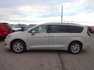 Used 2017 Chrysler Pacifica Touring-L Plus in Lebanon, Ohio