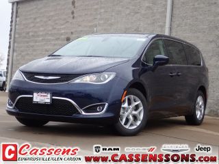 Used 2018 Chrysler Pacifica Touring in Glen Carbon, Illinois