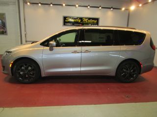Used 2018 Chrysler Pacifica Touring in Shippensburg, Pennsylvania