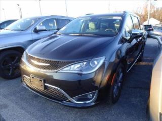 Used 2017 Chrysler Pacifica Limited in East Providence, Rhode Island