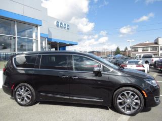 Used 2017 Chrysler Pacifica Limited in Renton, Washington