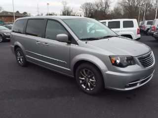 Used 2016 Chrysler Town & Country S in Carbondale, Illinois