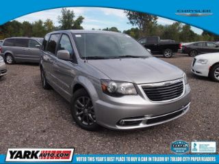 Used 2016 Chrysler Town & Country S in Toledo, Ohio