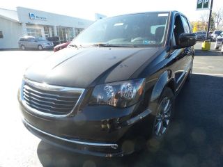 Used 2016 Chrysler Town & Country S in Horsham, Pennsylvania