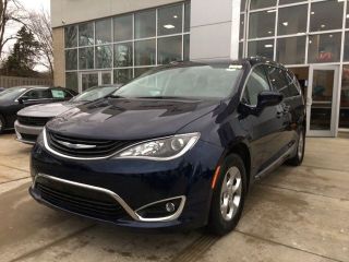 Used 2018 Chrysler Pacifica Touring-L in North Olmsted, Ohio