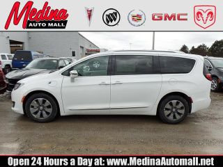 Used 2018 Chrysler Pacifica Limited in Medina, Ohio