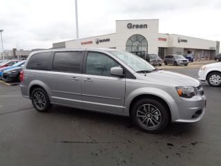Used 2016 Dodge Grand Caravan SXT in Springfield, Illinois