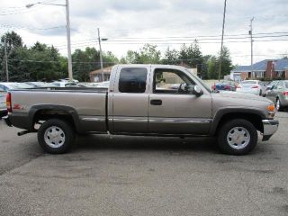 Used 2000 GMC Sierra 1500 SLE in Brunswick, Ohio