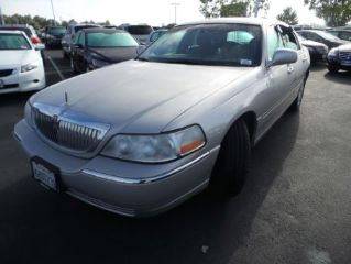 Used 2009 Lincoln Town Car Signature Limited in Irvine, California