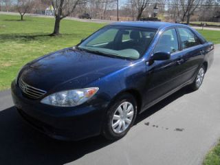 Used 2006 Toyota Camry LE in Niantic, Connecticut