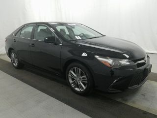 Used 2015 Toyota Camry SE in Gurnee, Illinois