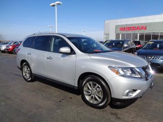 Used 2015 Nissan Pathfinder SV in Springfield, Illinois
