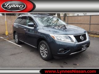 Used 2013 Nissan Pathfinder SV in Manhasset, New York