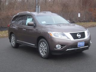 Used 2015 Nissan Pathfinder SL in Medford, Massachusetts