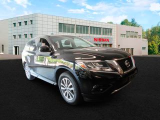 Used 2014 Nissan Pathfinder S in Great Neck, New York