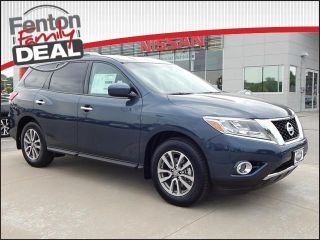 Used 2015 Nissan Pathfinder SV in Lee's Summit, Missouri