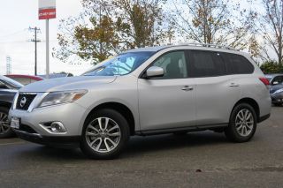 Used 2016 Nissan Pathfinder SV in Fremont, California
