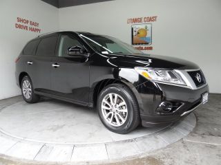 Used 2014 Nissan Pathfinder SV in Costa Mesa, California