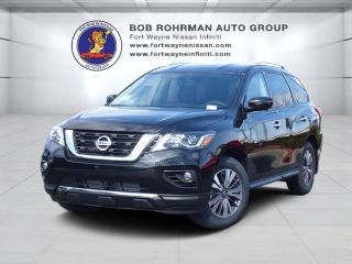 Used 2017 Nissan Pathfinder SL in Milwaukee, Wisconsin
