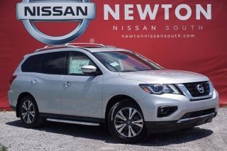 Used 2017 Nissan Pathfinder SL in Shelbyville, Tennessee