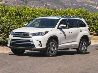 Used 2018 Toyota Highlander LE in Lancaster, Massachusetts