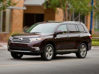 Used 2013 Toyota Highlander SE in Westport, Connecticut