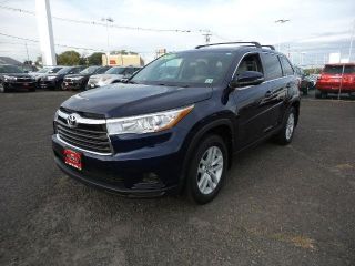 Used 2016 Toyota Highlander LE in Springfield, New Jersey