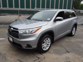 Used 2016 Toyota Highlander LE in Woburn, Massachusetts