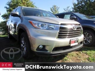 Used 2016 Toyota Highlander LE in North Brunswick, New Jersey
