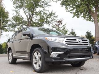 Used 2013 Toyota Highlander Limited in Mount Kisco, New York