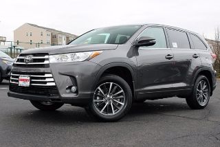 Used 2017 Toyota Highlander XLE in Fredericksburg, Virginia
